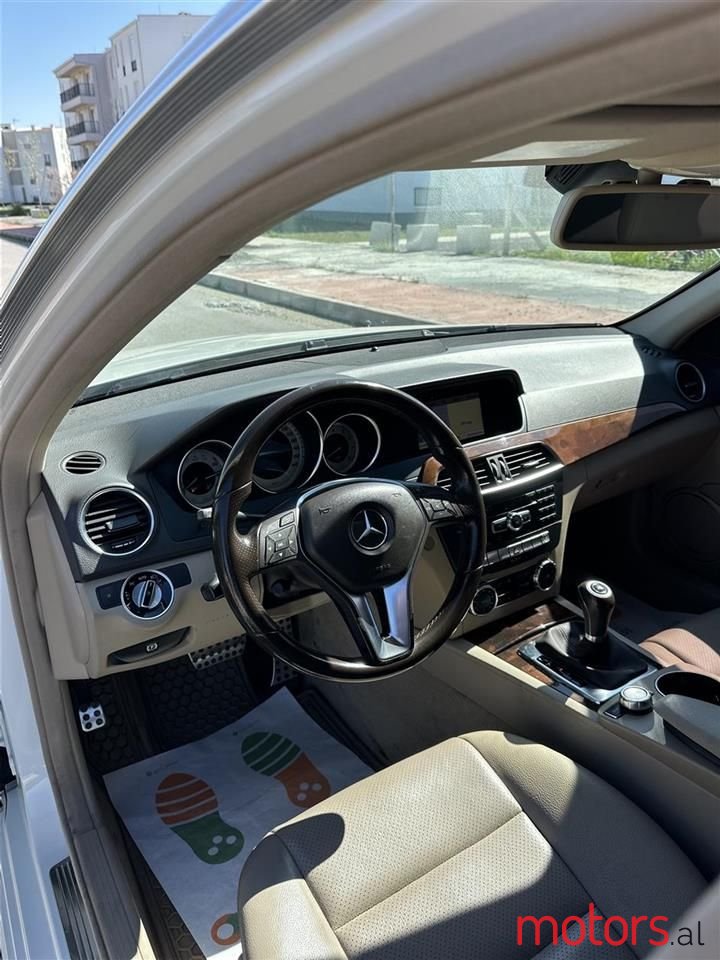 2012' Mercedes-Benz C 300 photo #4