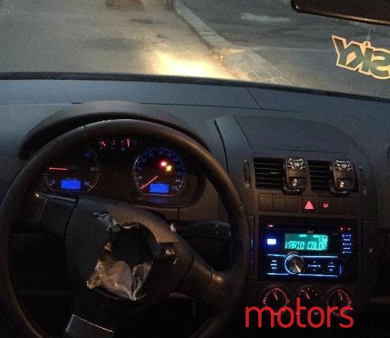 2005' Volkswagen Polo photo #1