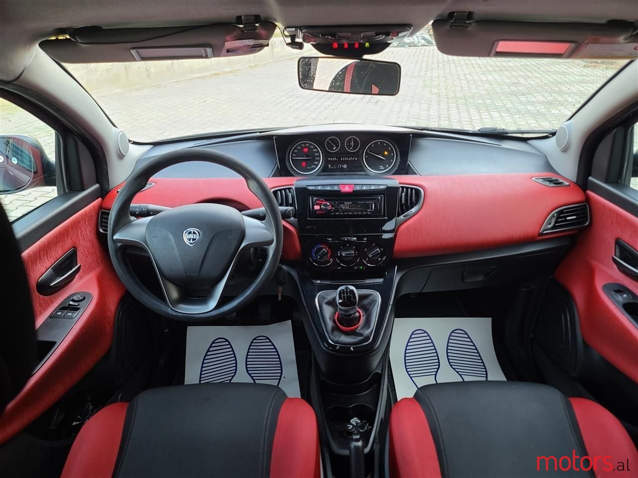 2014' Lancia Ypsilon photo #5