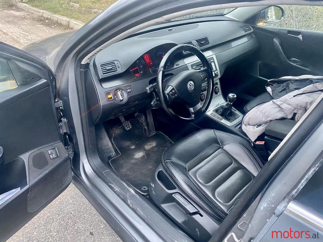 2006' Volkswagen Passat photo #5