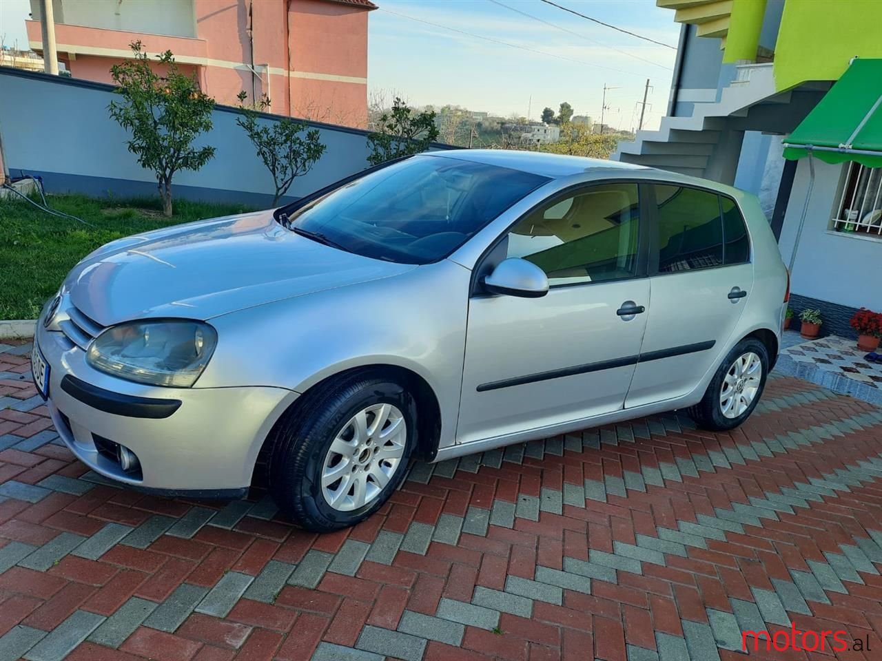 2004' Volkswagen Golf photo #1