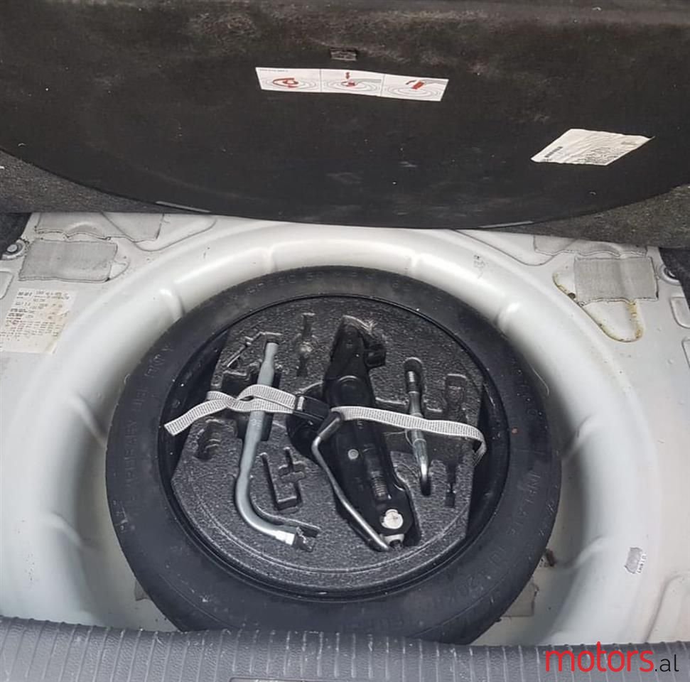 2010' Volkswagen Golf photo #5