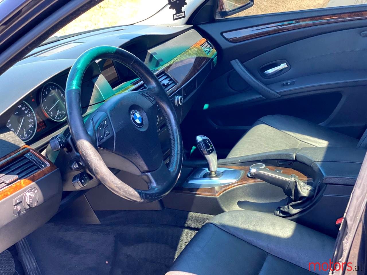 2008' BMW 528 photo #7