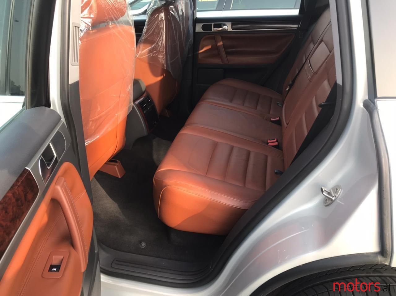 2009' Volkswagen Touareg photo #4