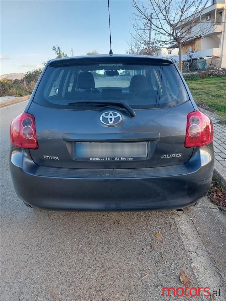 2008' Toyota Auris photo #2