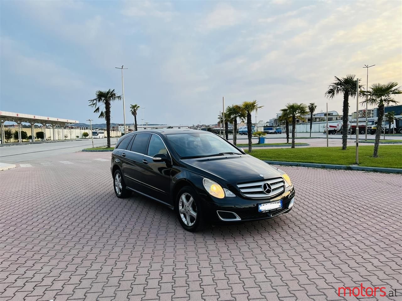 2007' Mercedes-Benz R 320 photo #1