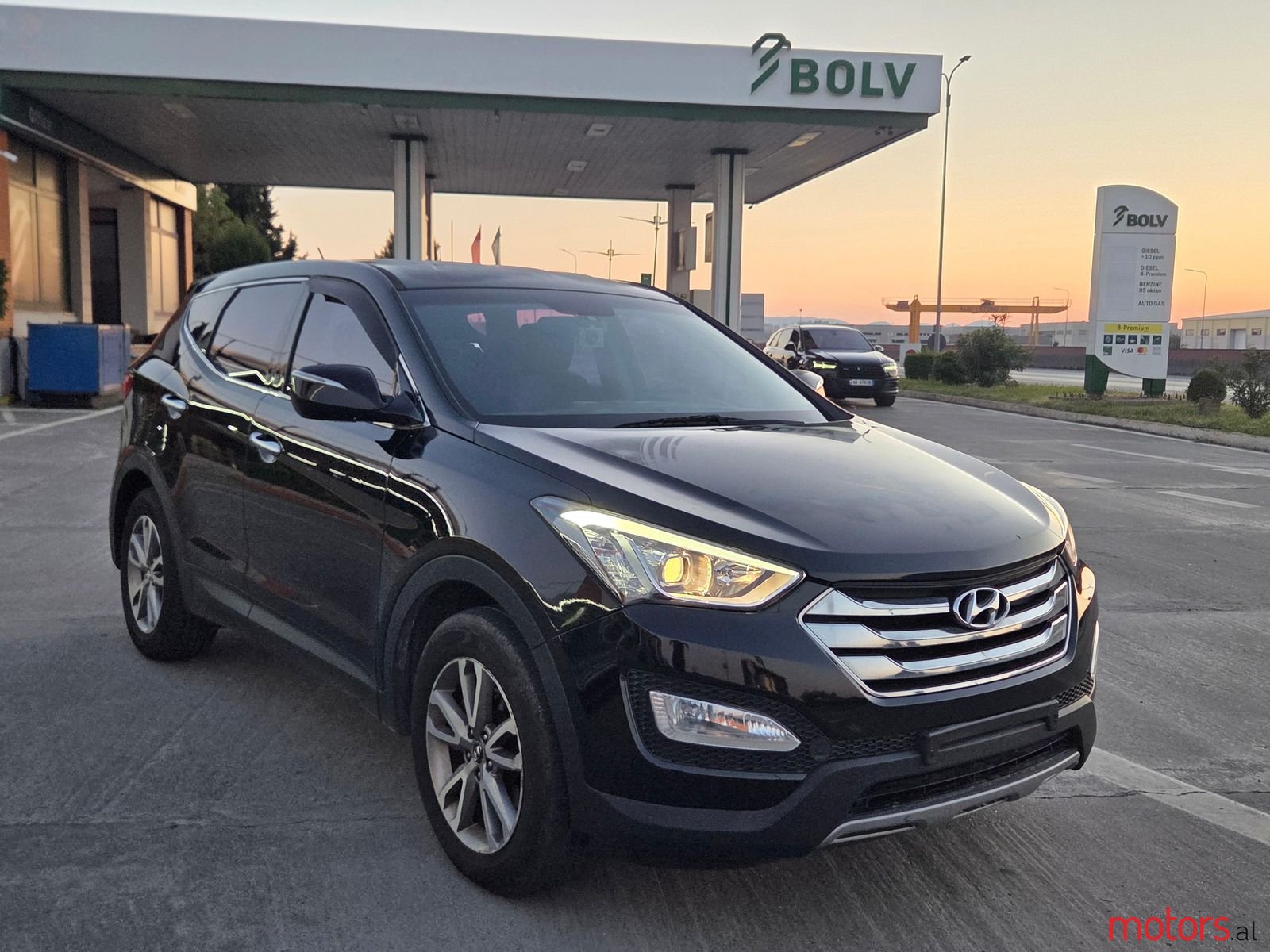 2013' Hyundai Santa Fe photo #2
