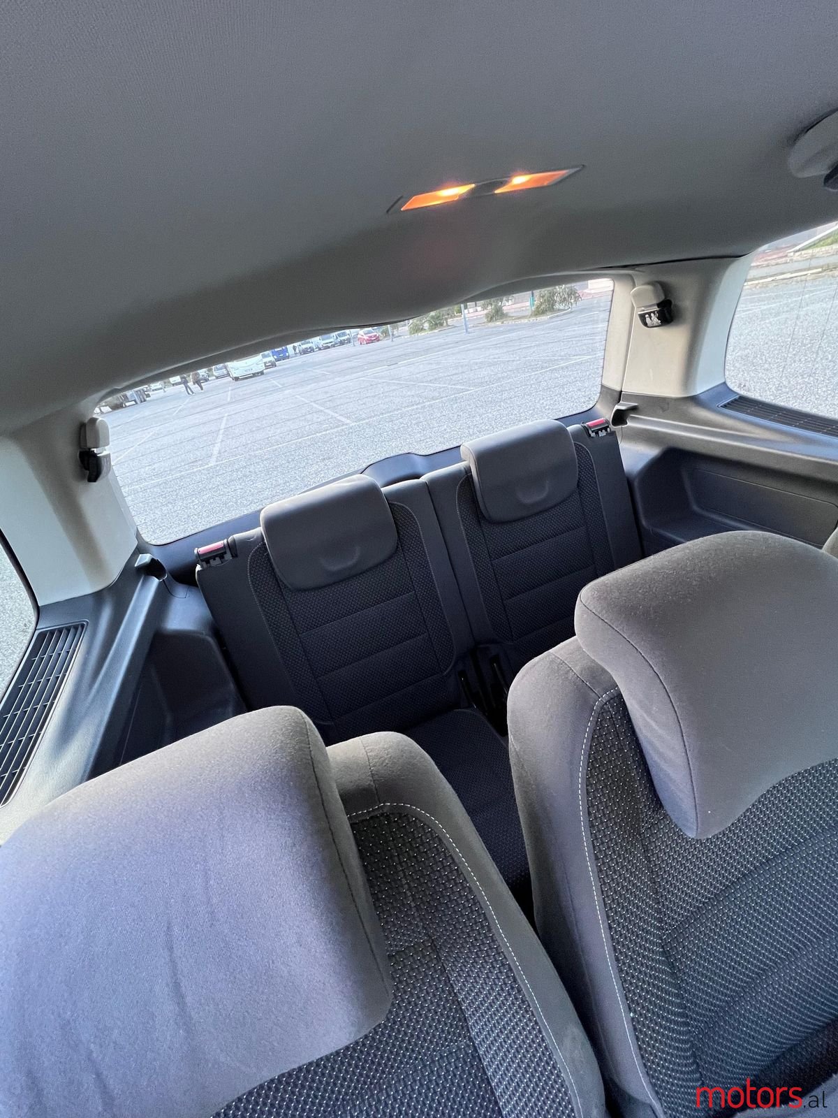 2011' Volkswagen Touran photo #3