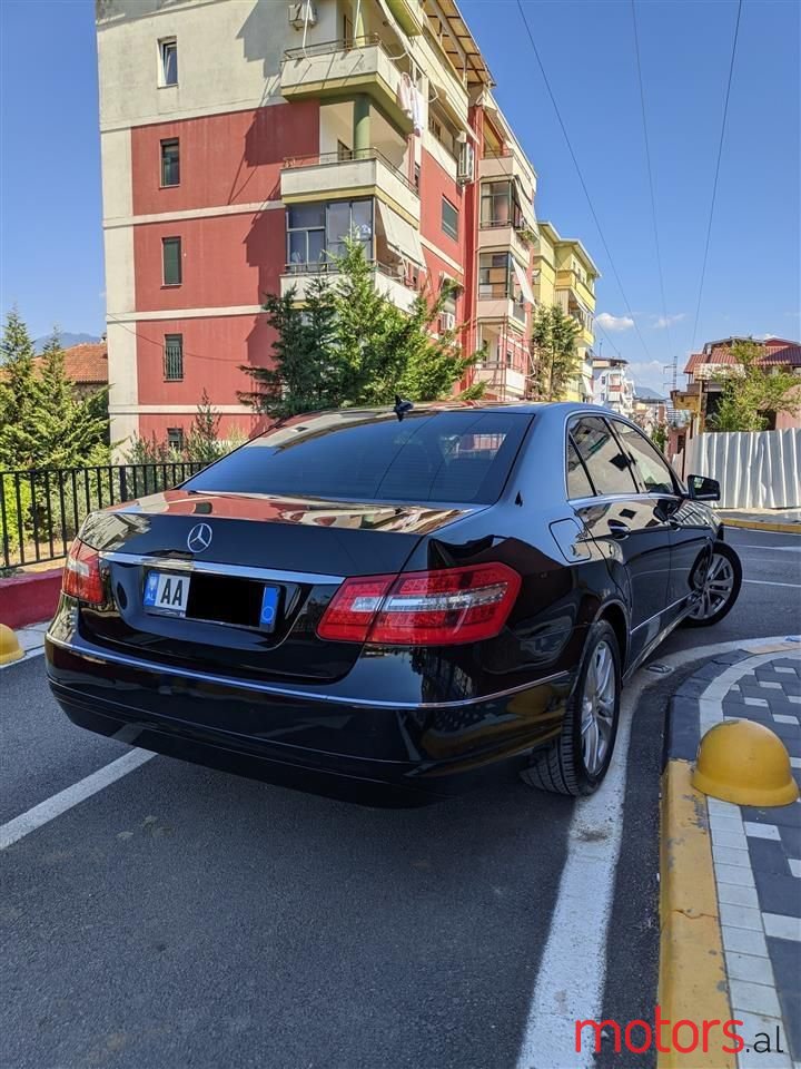 2010' Mercedes-Benz E 220 photo #5
