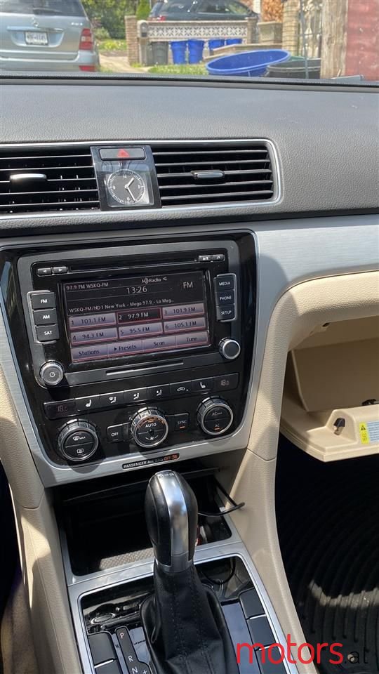 2012' Volkswagen Passat photo #3