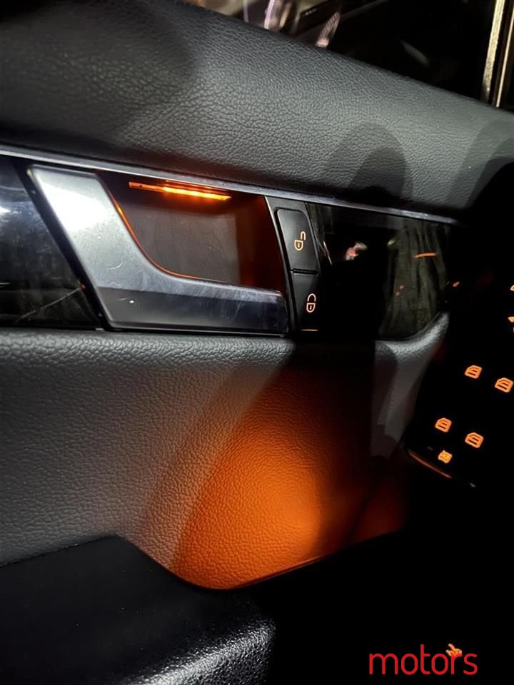 2012' Mercedes-Benz C 300 photo #2