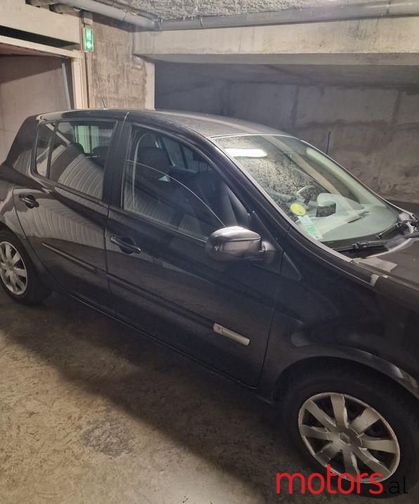 2012' Renault Clio photo #3