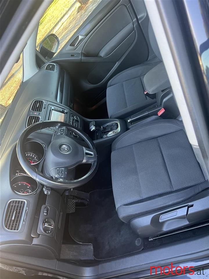 2011' Volkswagen Golf photo #2