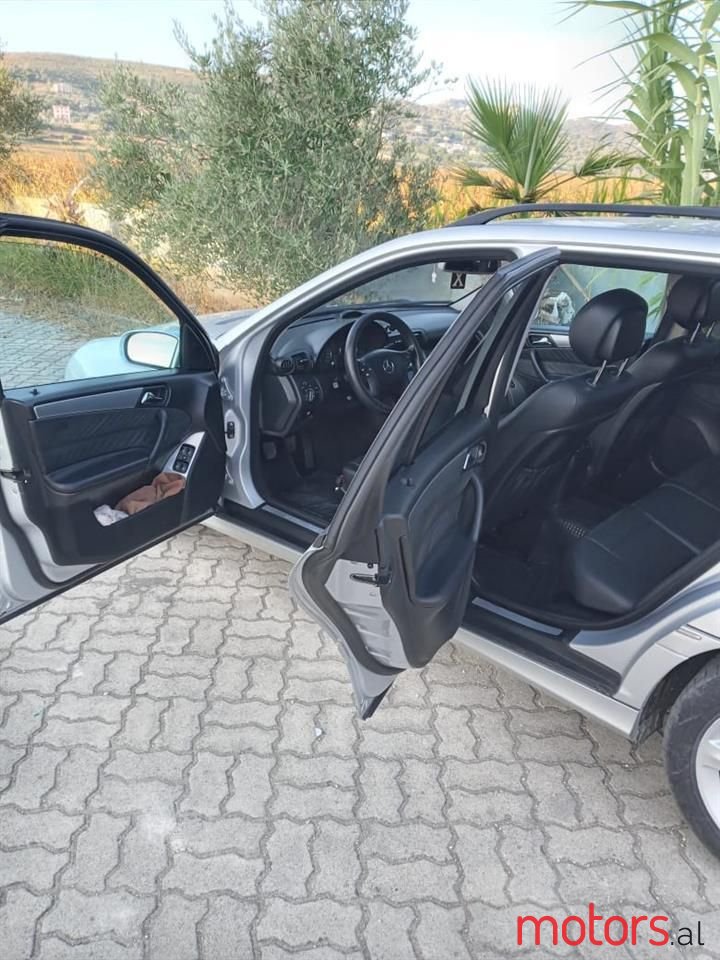 2006' Mercedes-Benz 220 photo #2