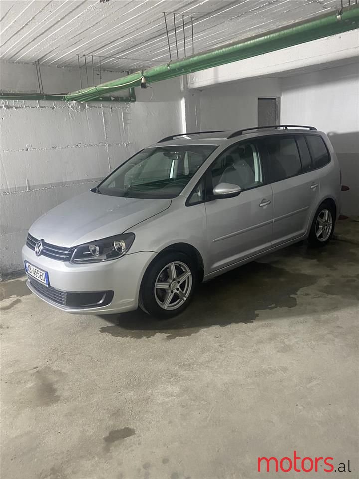 2010' Volkswagen Touran photo #3