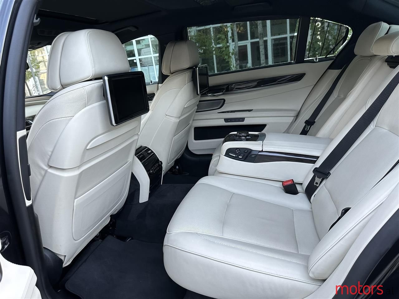 2015' BMW 730 photo #3