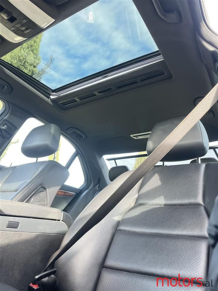 2011' Mercedes-Benz C 300 photo #2