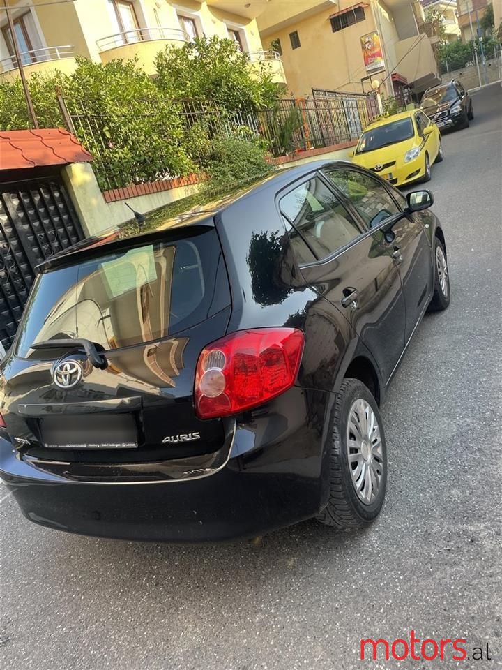 2009' Toyota Auris photo #3