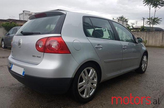 2004' Volkswagen Golf photo #3