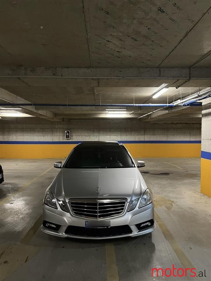 2011' Mercedes-Benz E 350 photo #5