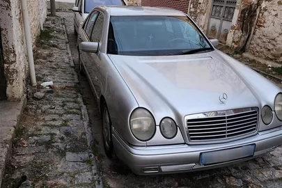 1999' Mercedes-Benz E 200
