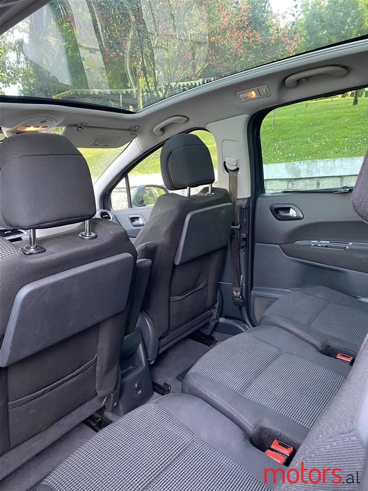 2010' Peugeot 5008 photo #3