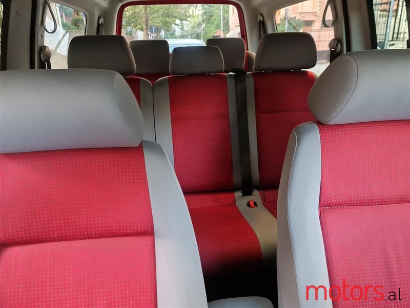 2009' Volkswagen Caddy photo #3