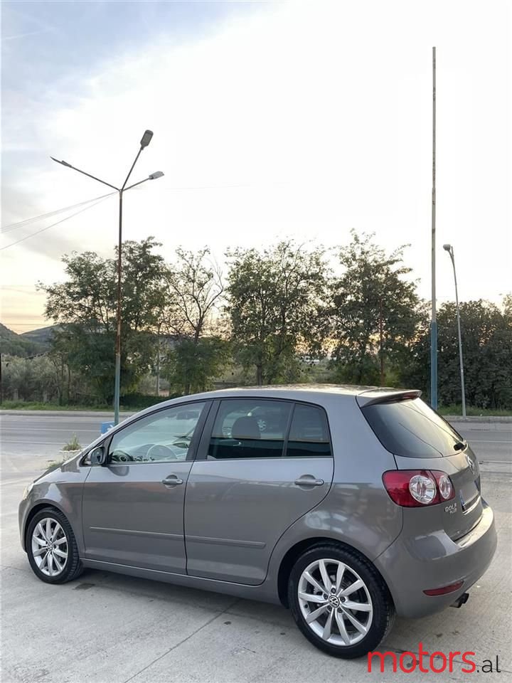 2009' Volkswagen Golf Plus photo #5