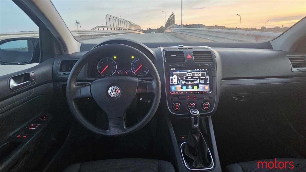 2005' Volkswagen Golf photo #2