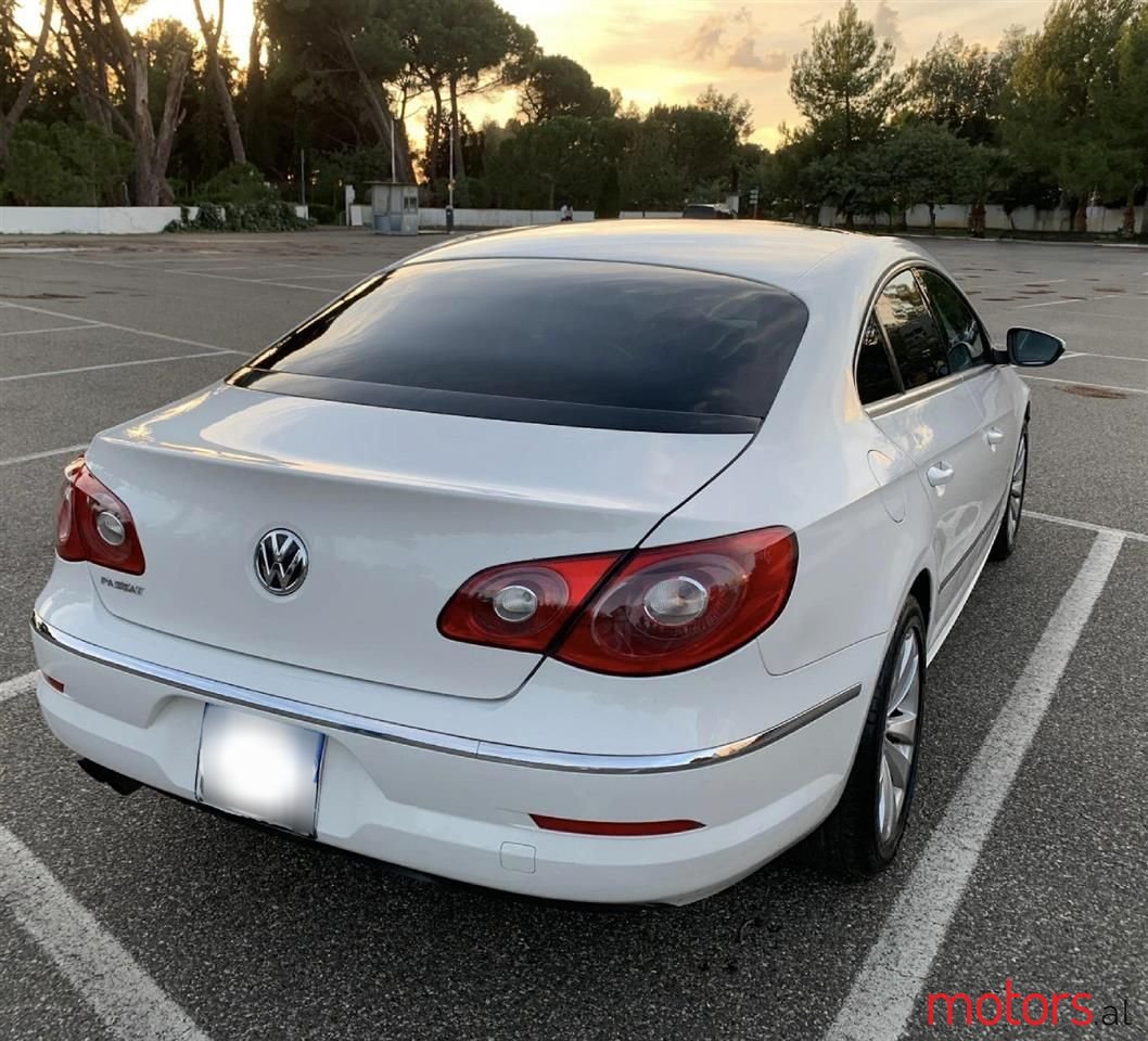 2009' Volkswagen Passat photo #4