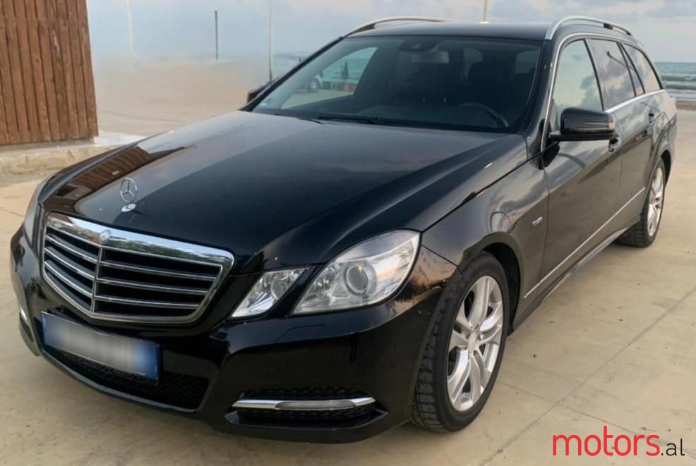 2012' Mercedes-Benz E 220 photo #1