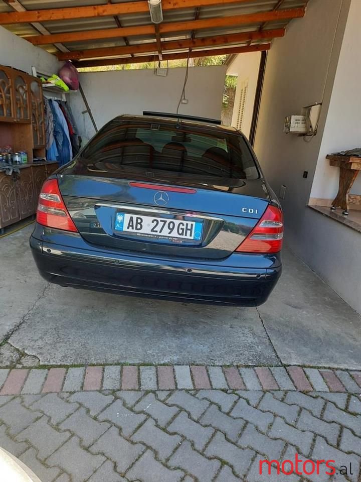 2006' Mercedes-Benz E 220 photo #2