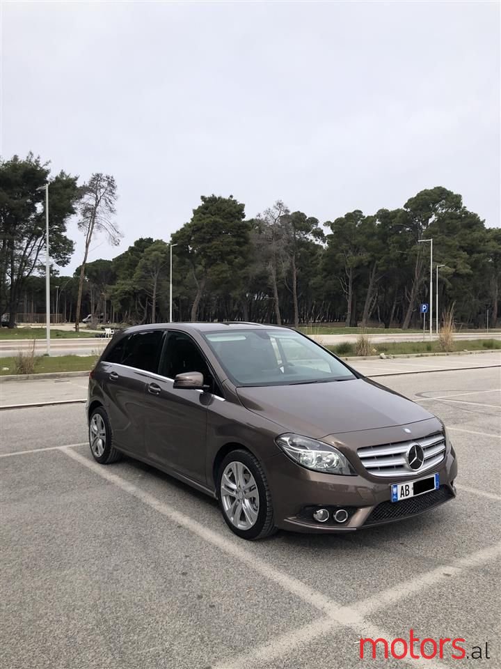 2013' Mercedes-Benz B 180 photo #5