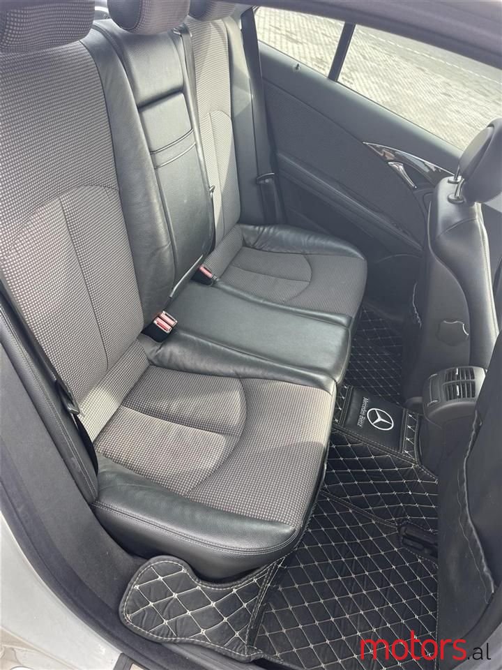 2004' Mercedes-Benz E 200 photo #2