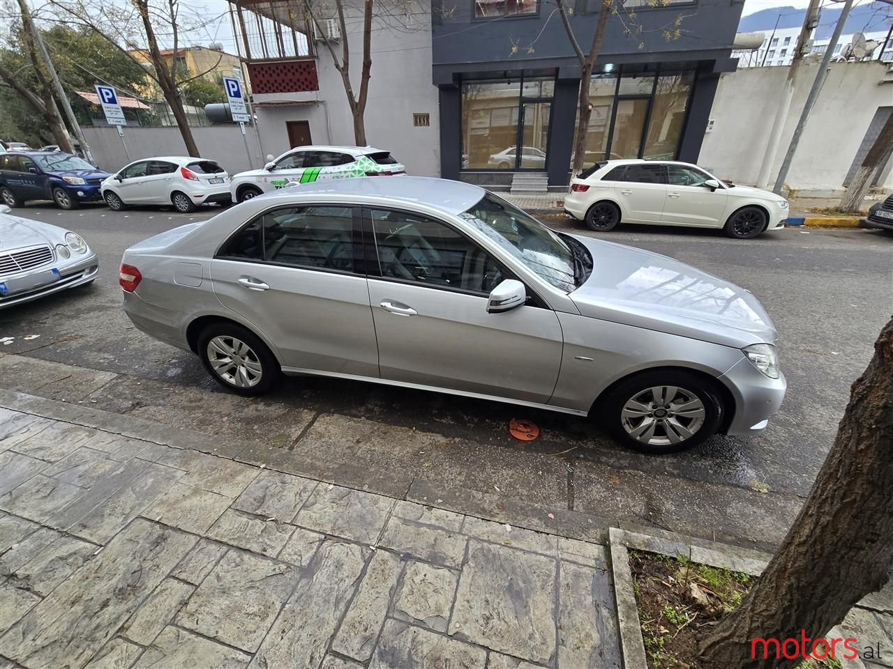2010' Mercedes-Benz E 220 photo #1