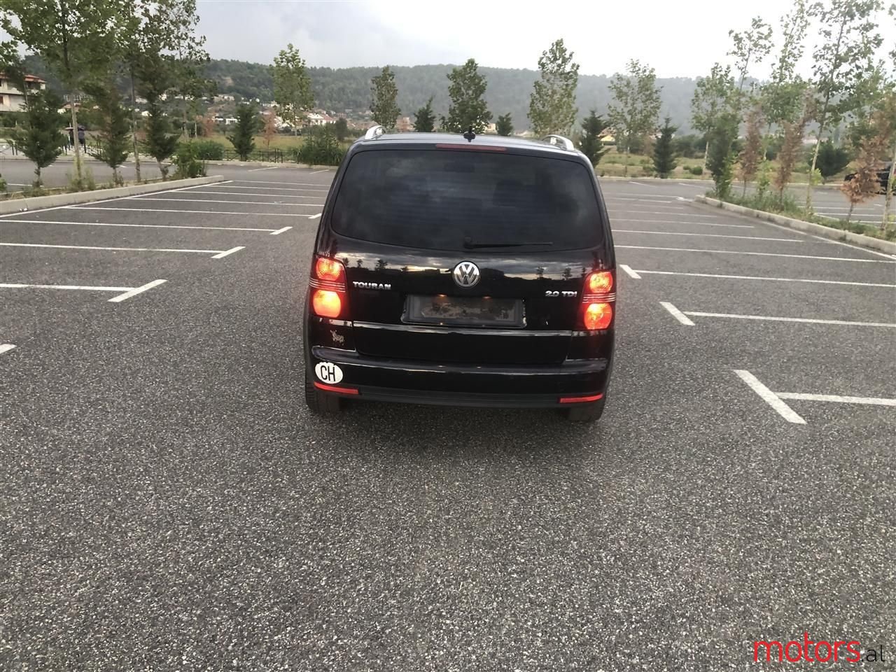 2009' Volkswagen Touran photo #1