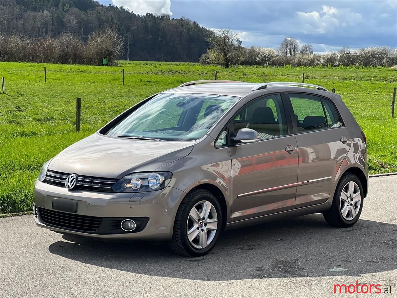 2010' Volkswagen Golf Plus photo #5