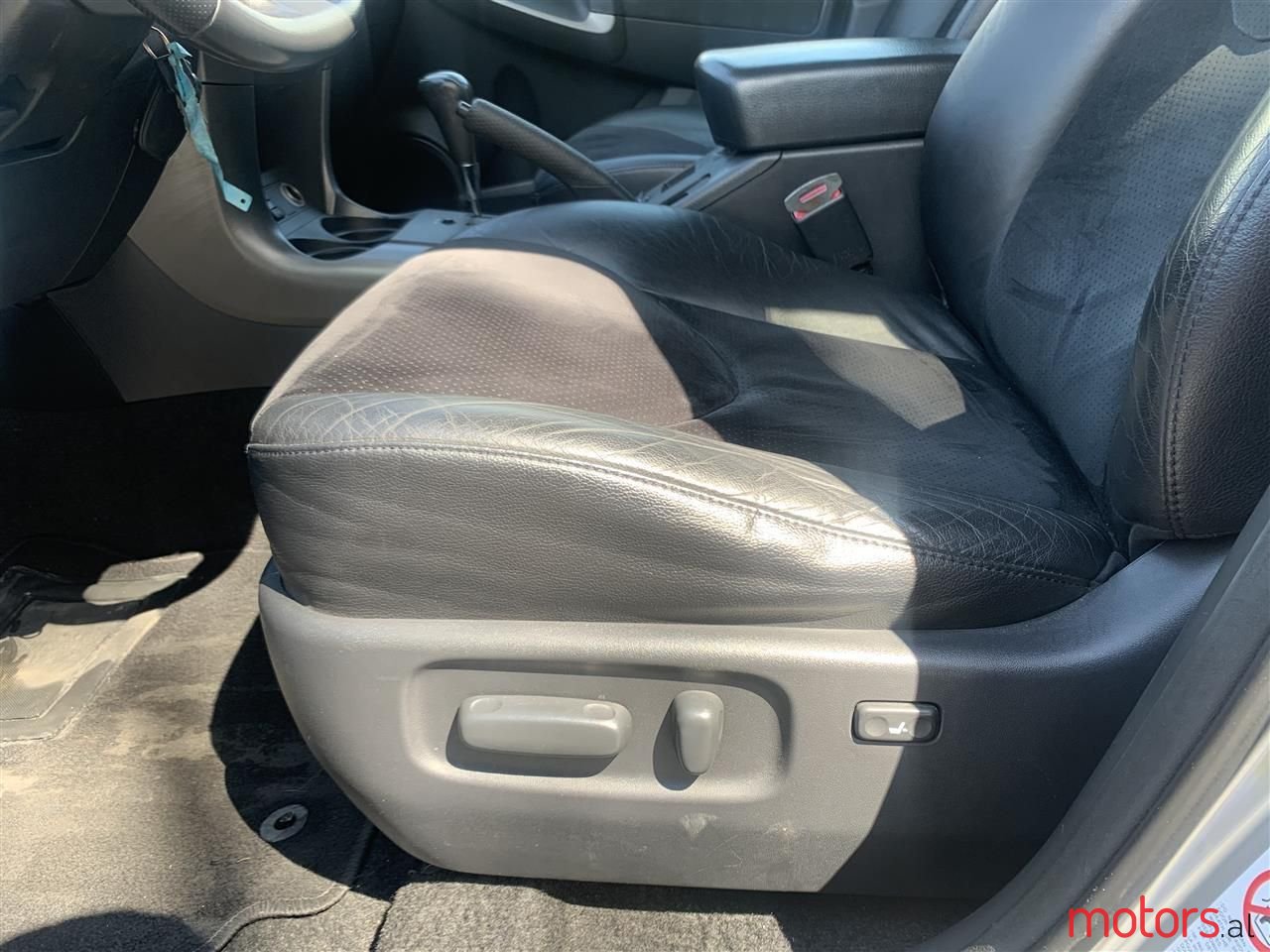 2010' Toyota RAV4 photo #6