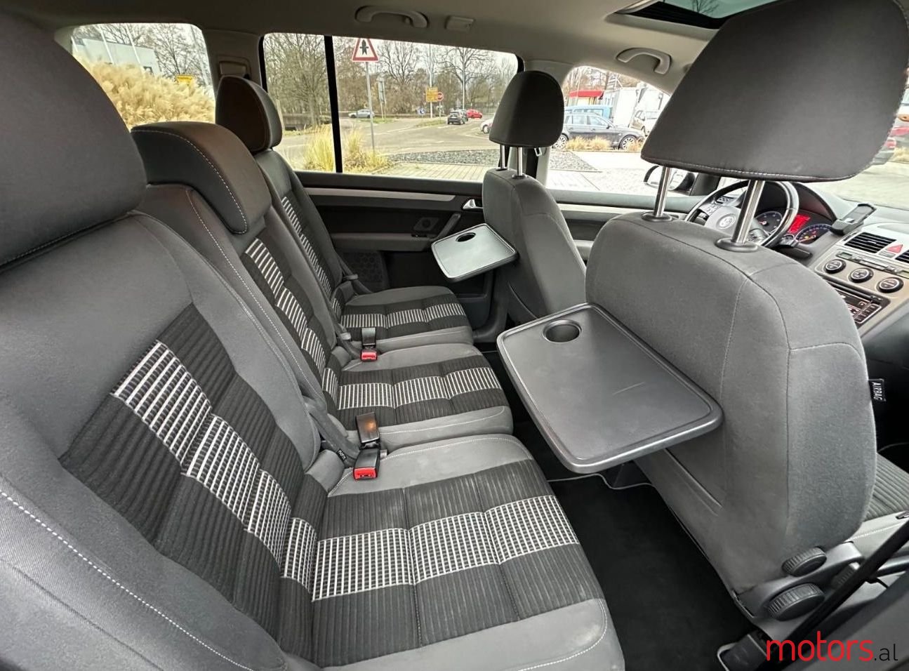 2008' Volkswagen Touran photo #6