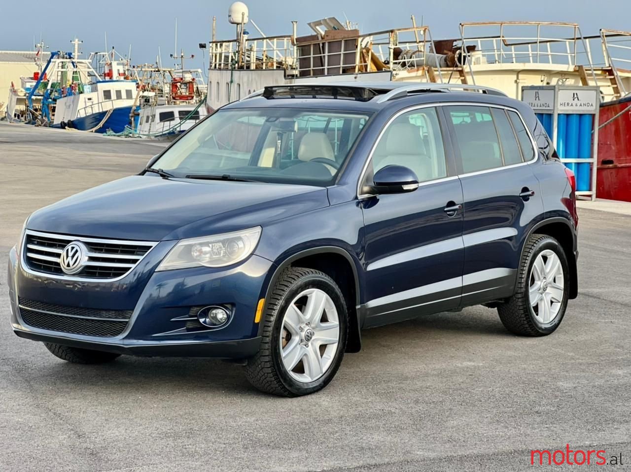 2011' Volkswagen Tiguan photo #5