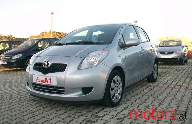 2007' Toyota Yaris photo #2