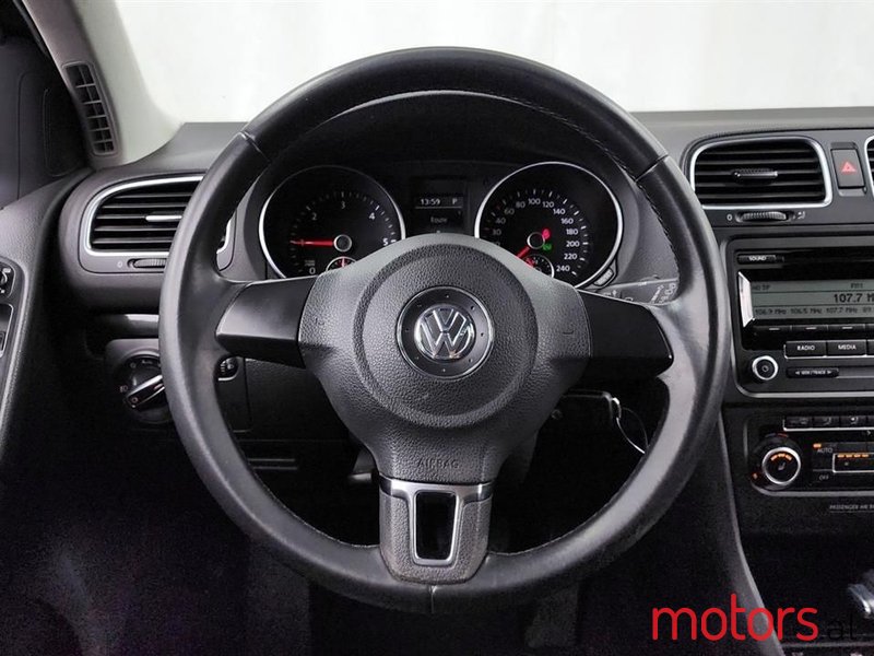 2010' Volkswagen Golf photo #2