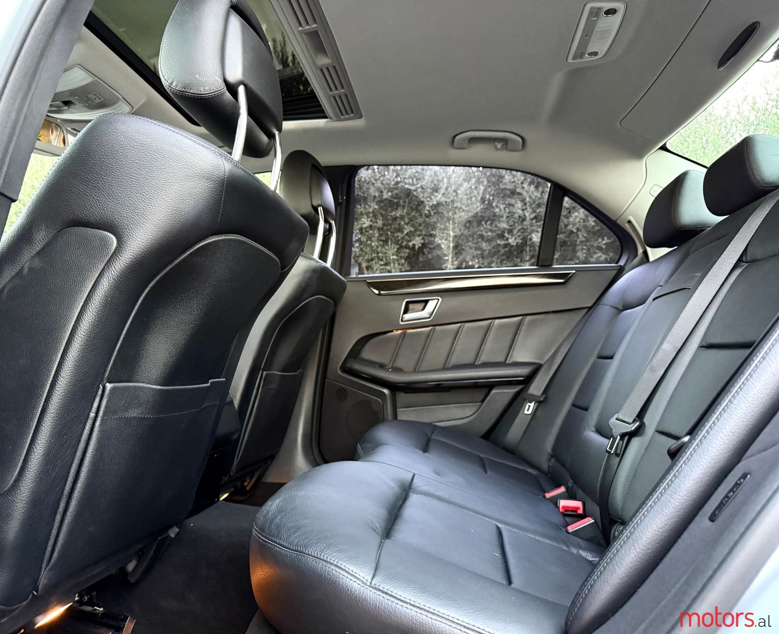 2012' Mercedes-Benz E 220 photo #4