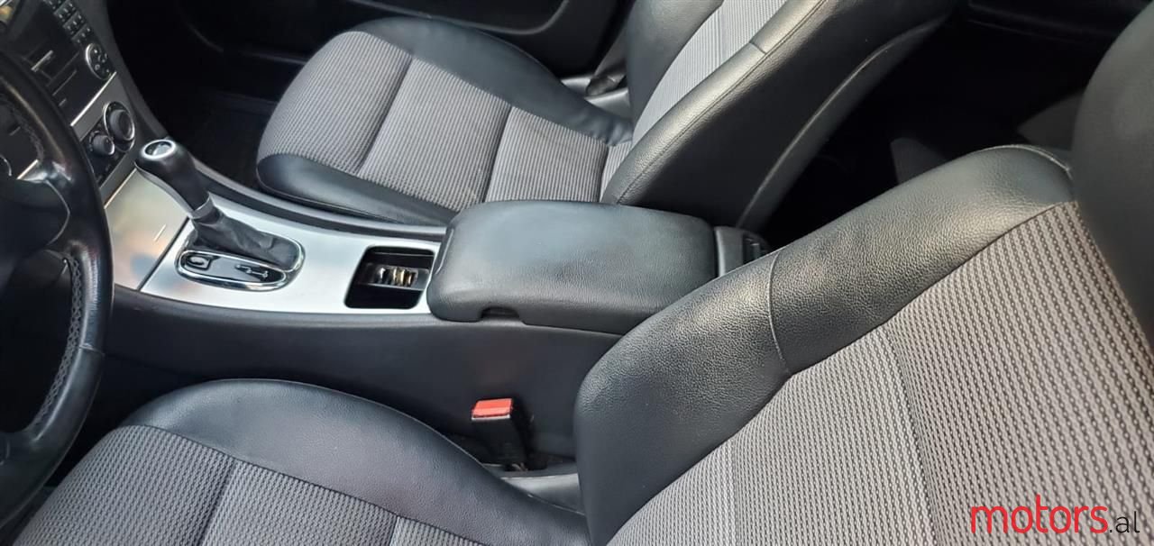 2006' Mercedes-Benz 220 photo #2