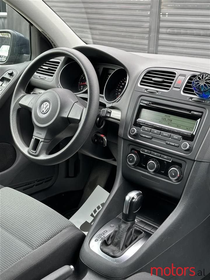 2011' Volkswagen Golf photo #4