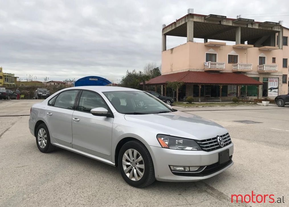 2012' Volkswagen Passat photo #1
