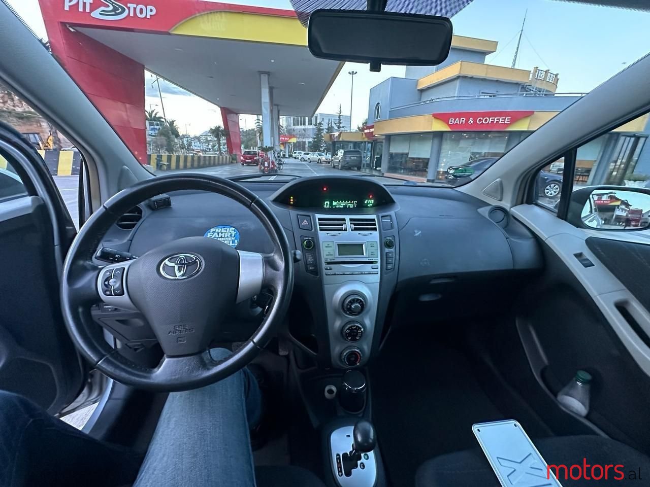 2007' Toyota Yaris photo #2