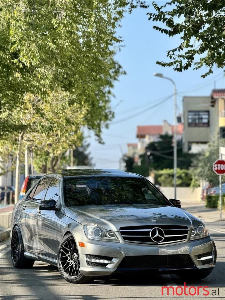 2012' Mercedes-Benz C 300 photo #4