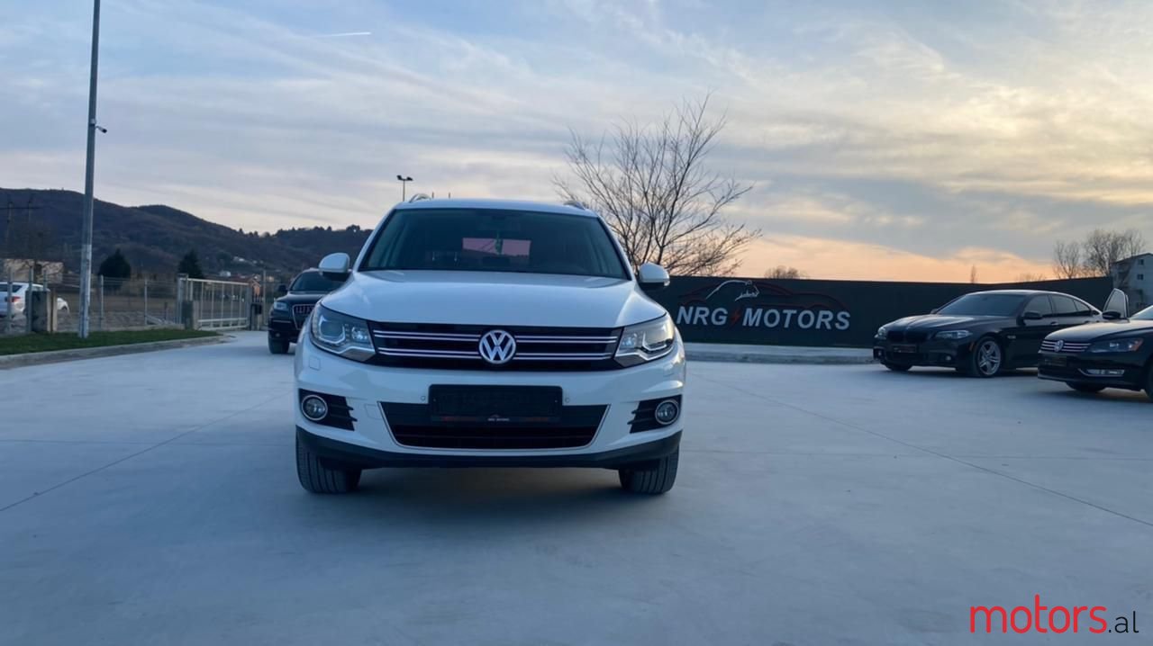 2012' Volkswagen Tiguan photo #2