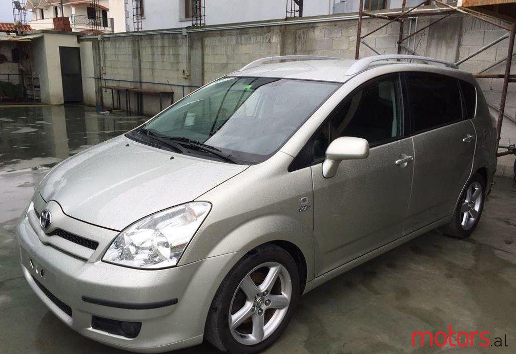 2005' Toyota Corolla Verso photo #1